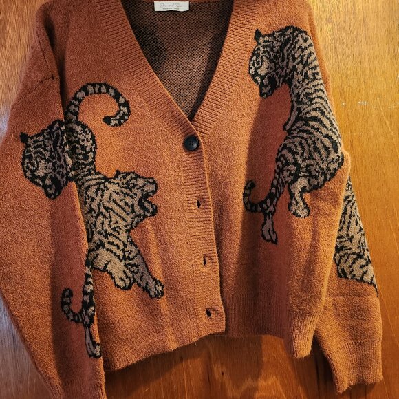 Cacti & Camo Doe and Rae Easy Tiger Sweater Medium - Picture 3 of 8